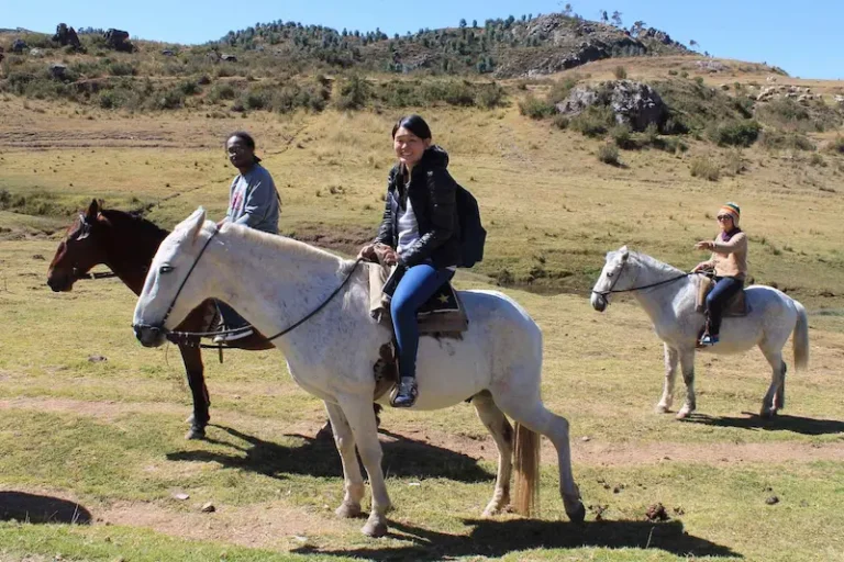 tour a cavalo Maras Moray