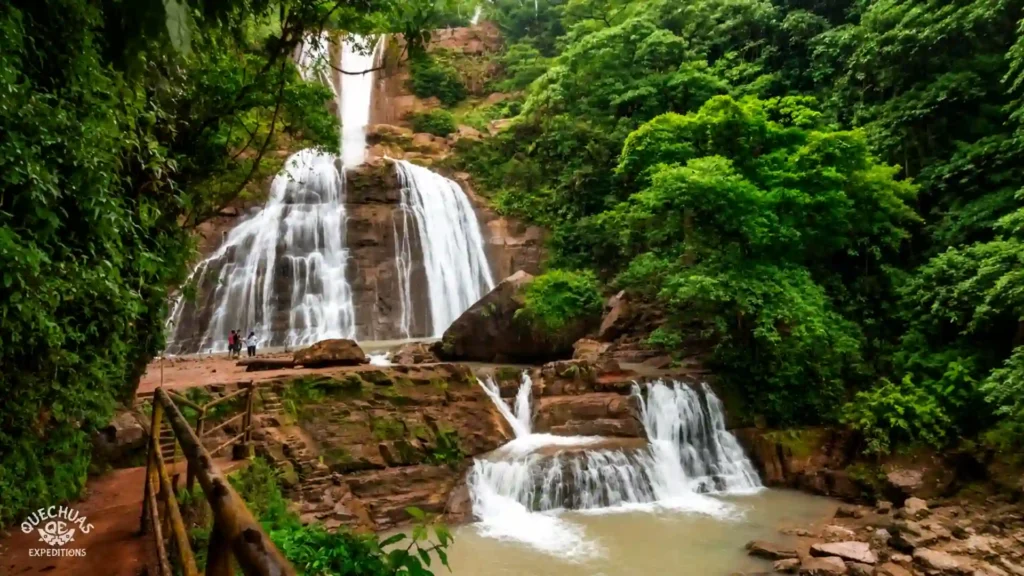 Cachoeira Bayoz em Puerto Yurinaki