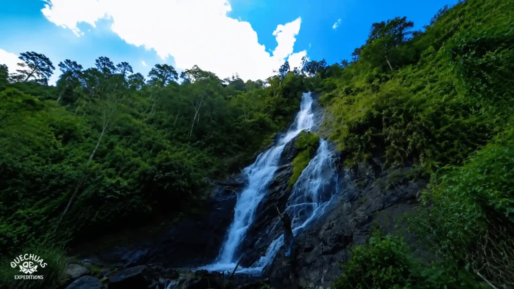 Cachoeira Tsomontonari