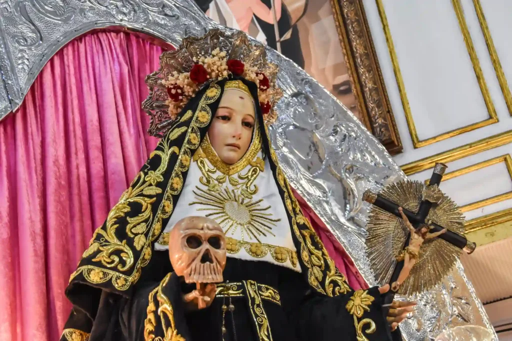 Como vivenciar a festividade de Santa Rosa de Lima como viajante
